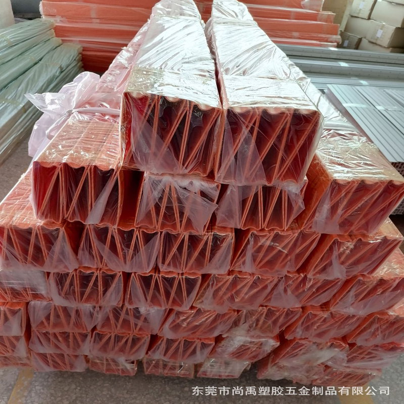 Extrusión de perfiles de canal de plástico de pvc personalizado para envoltura de acero