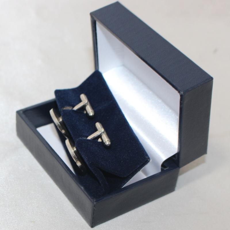 Artículo Caja de plástico rectangular VK-1 cubierta con papel de cuero sintético para clip de corbata de 58 * 20 mm, llavero, gemelos, insignia, etc. mm.75 * 50 * 38, pesa aproximadamente 56 g