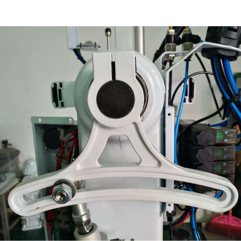 Brazo de robot manipulador de moldeo por inyección oscilante inteligente