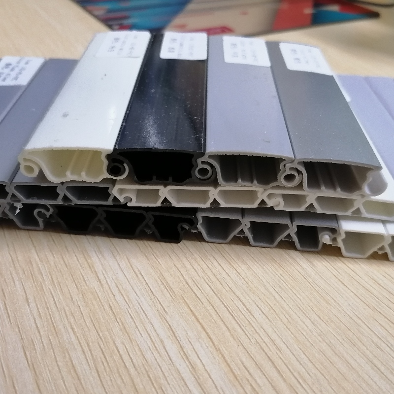 Persianas enrollables de PVC resistentes al fuego listón de persianas de pvc perfil perfil de pvc coextruido listón para puerta de armario