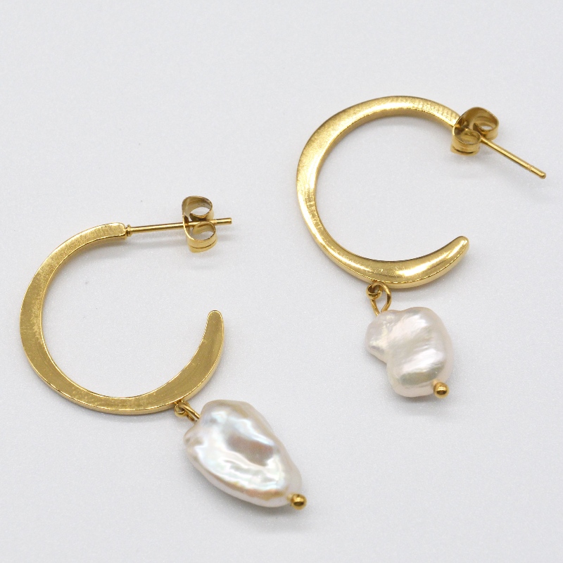 Pendientes de perlas de imitación simples Pendientes colgantes en forma de C de oro Pendientes colgantes largos para mujer Joyería Fábrica de procesamiento de joyas de China Ruifanbao
