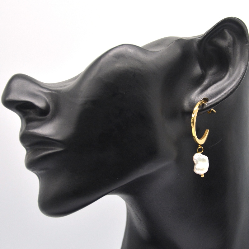 Pendientes de perlas de imitación simples Pendientes colgantes en forma de C de oro Pendientes colgantes largos para mujer Joyería Fábrica de procesamiento de joyas de China Ruifanbao