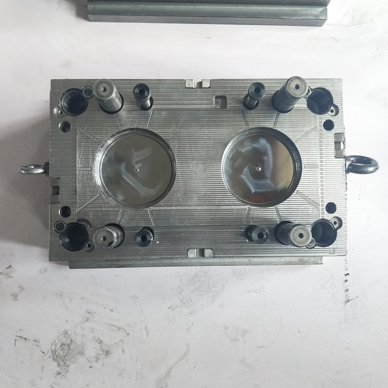 Cubo de plástico