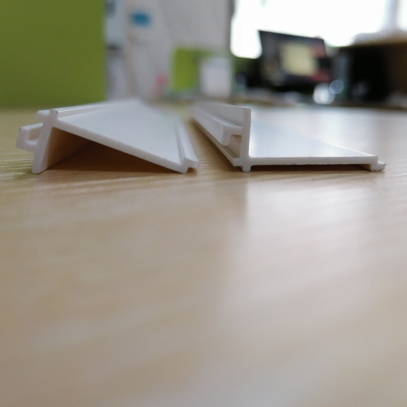 Fabricante de china para pvc perfil de canal en l pvc tira pvc perfil en forma de l para decoración de edificios