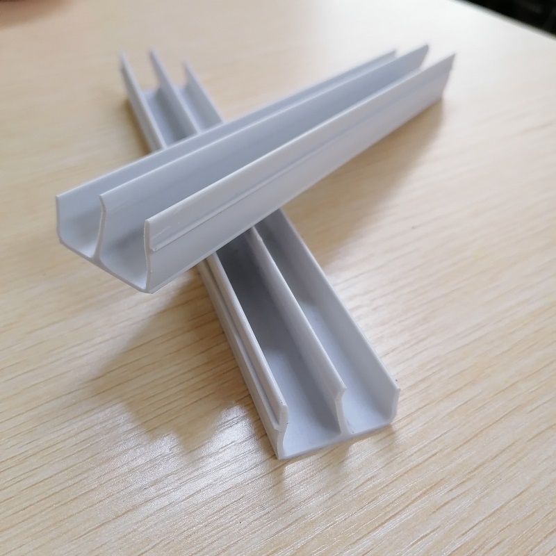 Perfil de PVC en forma de E