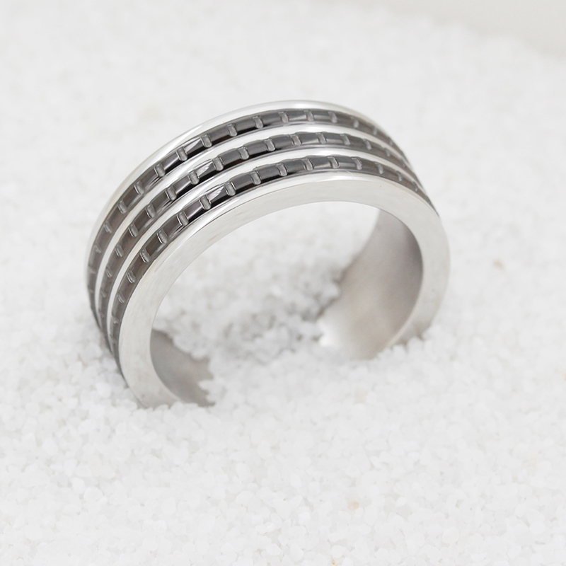 Anillo chapado en negro de dos tonos de acero inoxidable para hombre