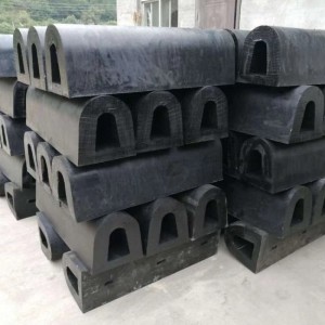 D / do / DC / astillero de caucho con un parachoques de hormigón