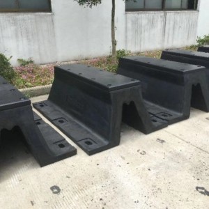 Muelles / puertos con diferentes tamaños de cubierta de caucho superarco