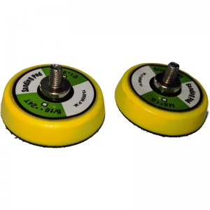 Poliuretano de poliuretano afilado, cojines perfectamente equilibrados de espalda y anillos de gancho colocados en una máquina de arena orbital.