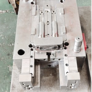 Moldeo a presión plástico de las piezas automotrices de acero de alta velocidad de la fabricación del tamaño de encargo