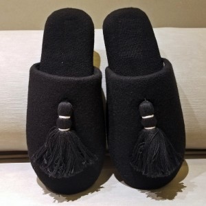 Pantuflas con borlas de suéter