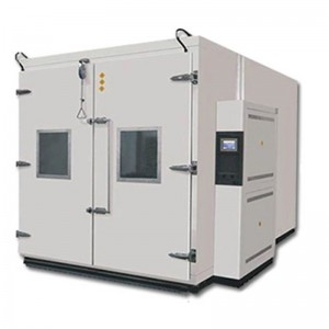 Caminar en la cámara de prueba constante de temperatura y humedad.