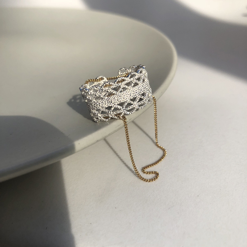 Anillo de apertura de encaje vintage ahuecado