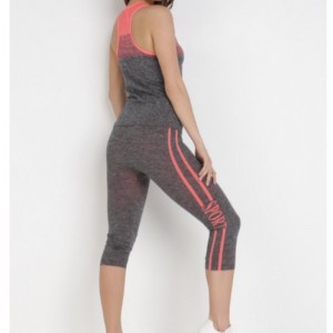 Traje de chándalnegro ynaranja