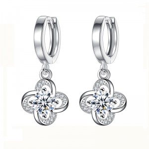 Pendientes de trébol de cuatro hojas