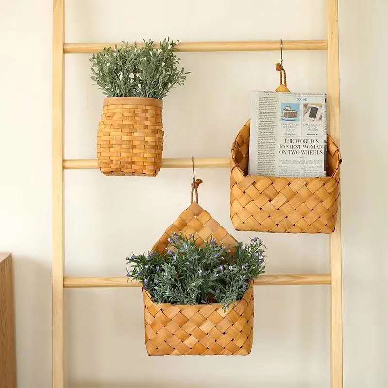 Cesta colgante de madera
