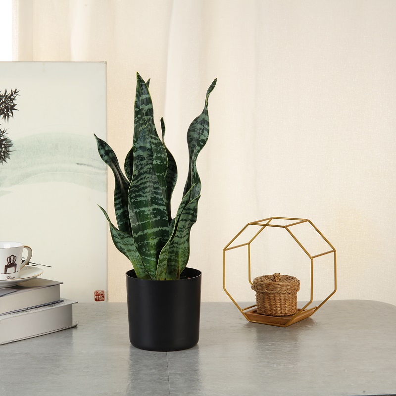 Planta artificial realista de alta calidad en olla para decoración interior y exterior.