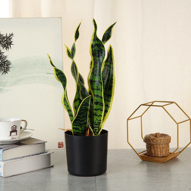 Planta artificial realista de alta calidad en olla para decoración interior y exterior.