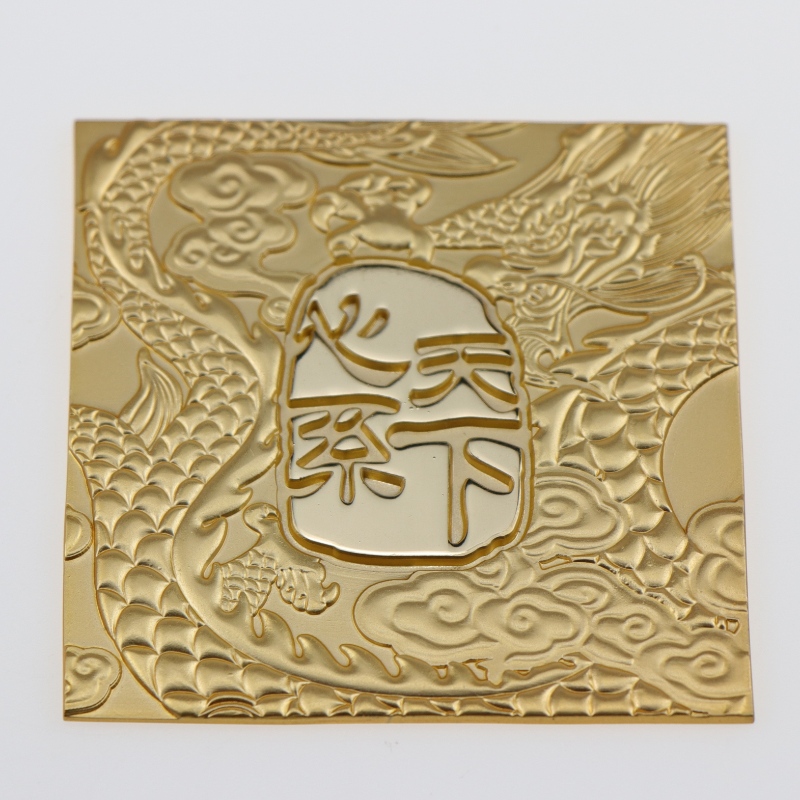 China Fabricante Personalizado a presión Metal Metal Placa de identificación de metal electroplateado de aleación de zinc lacado de la placa denombre del logotipo