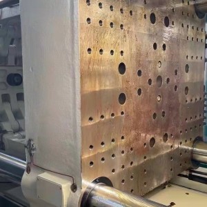 Máquina de moldeo por inyección de segunda mano de 600T