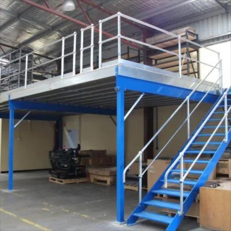 Mezzanine soportado por el estante