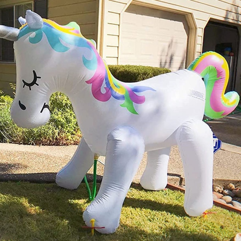 PVC Sproker Dinosaur Dinosaur La césped unicornio