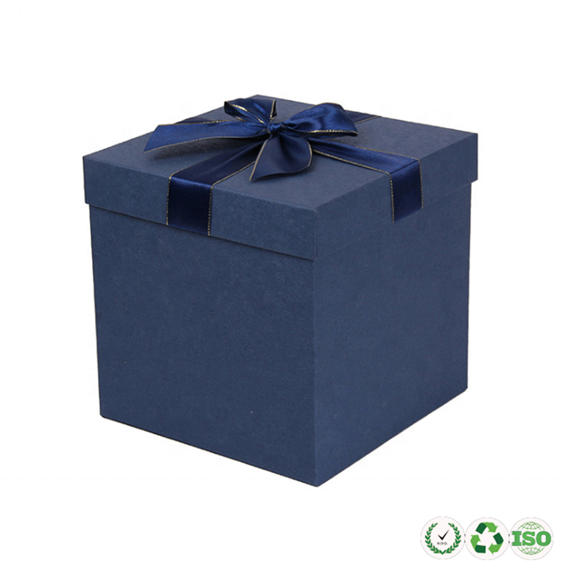 Caja de regalo de papel de artesanía reciclada personalizada