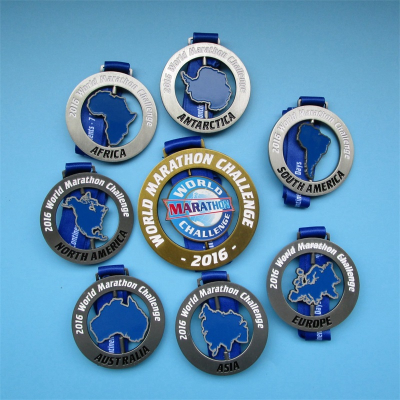Mapa colorido de metal plateado de esmalte suave Medallas de combinación de maratón World