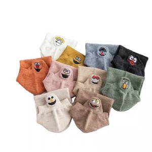 Calcetines de primavera y otoño amantes de bordados calcetines femeninos