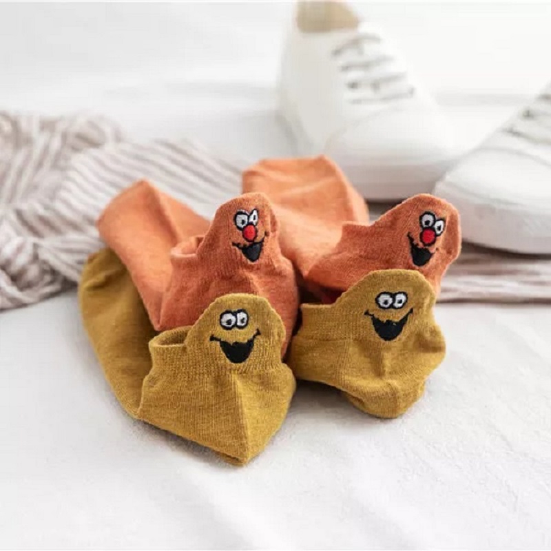 Calcetines de primavera y otoño amantes de bordados calcetines femeninos