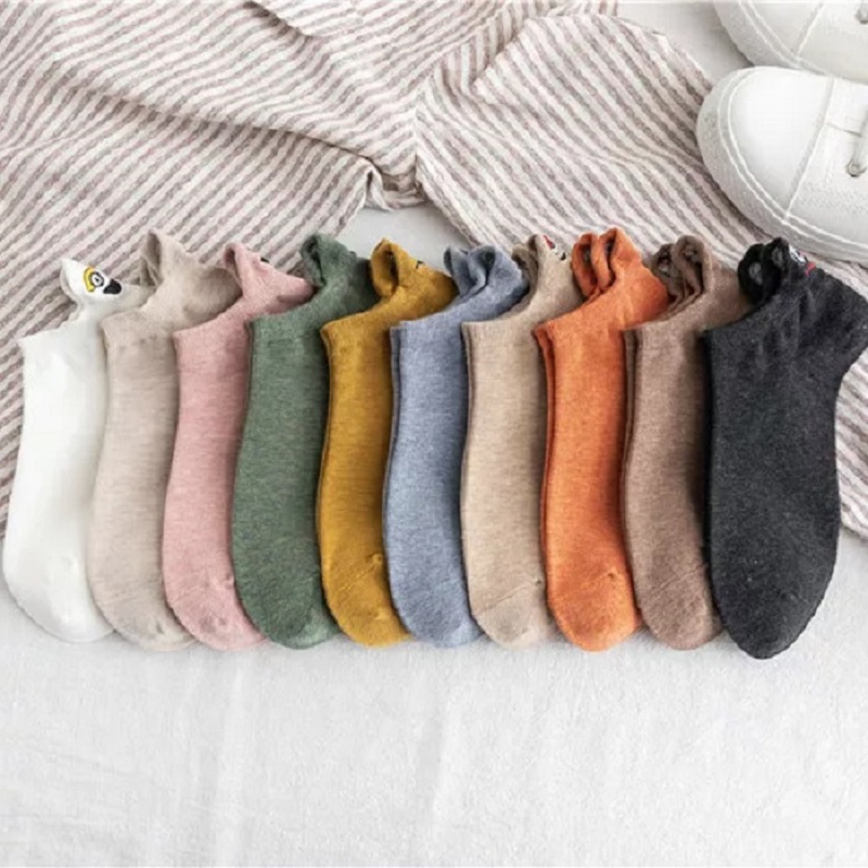 Calcetines de primavera y otoño amantes de bordados calcetines femeninos
