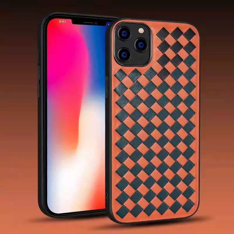 Es adecuado para la caja del teléfono móvil iPhone 14Pro de Apple. Es una caja de cuero de cuero de cuero de color tejido a mano de moda con buena resistencia a la caída y resistencia a la mano de la mano