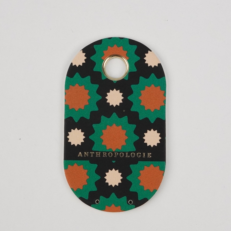 Logotipo de diseño de moda personalizado Nombre de la marca de alta calidad Etiquetas de colgación de papel personalizado con cuerda de cuerda para ropa de vestir amigable con el medio ambiente