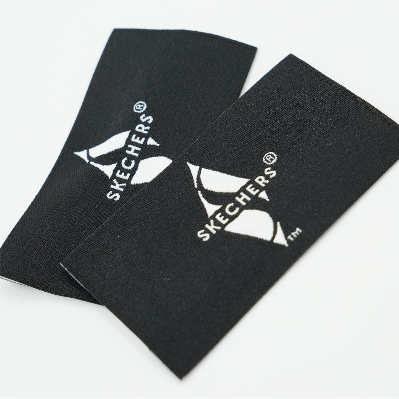 Diseños de prendas de vestir al por mayor Camisa de ropa de logotipo personalizado etiquetas de la marca de algodón etiquetas de la marca tejida del medio ambiente amigable con el medio ambiente