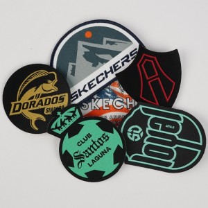 Mandeo de calefacción de calor al por mayor Bordado de la marca Logotipo de bordado Patches bordados de ropa personalizada