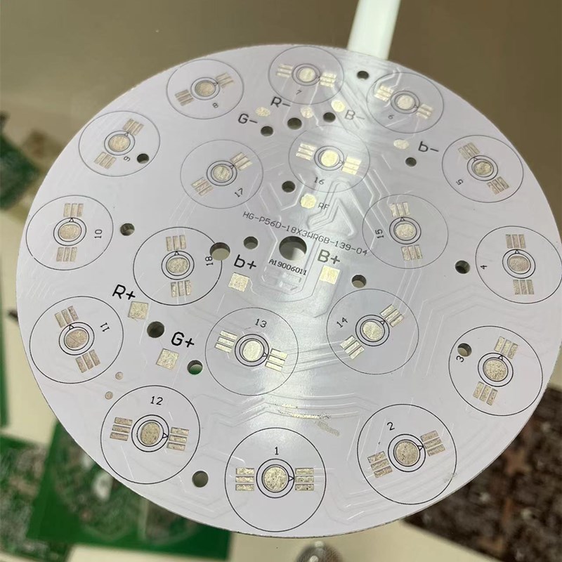 PCB de aluminio LED de alta calidad con excelente rendimiento de disipación de calor