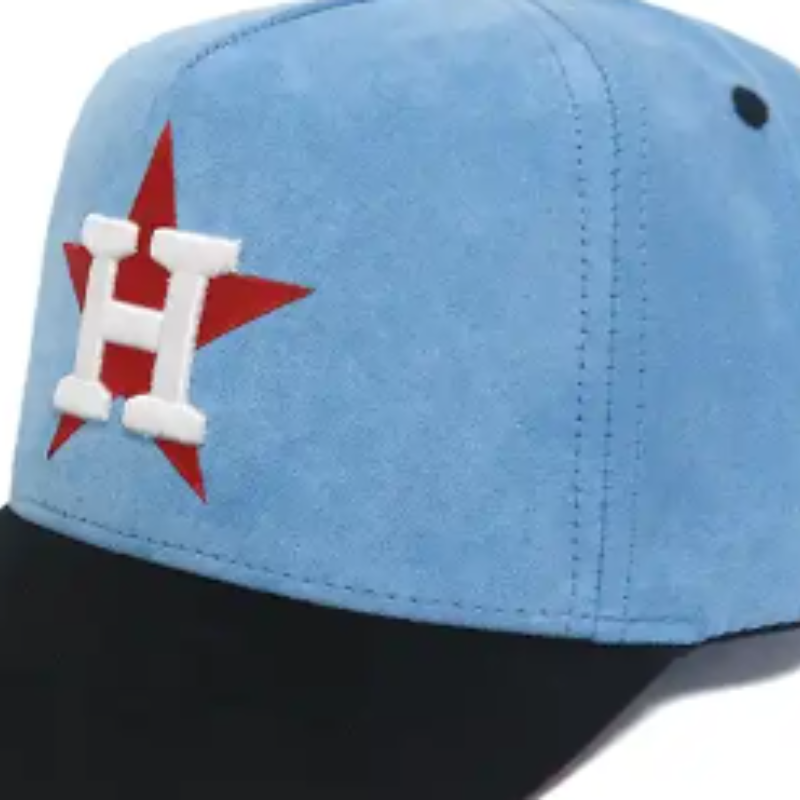 Diseño de sombrero caliente 5 paneles de béisbol azul ynegro de gamuza con bordado plano de logotipo personalizado y sombreros de bordado 3D Puff