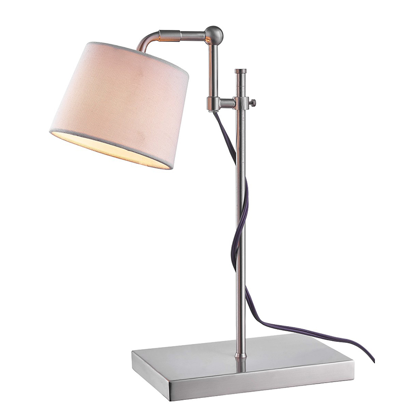 Lámpara de tarea ajustable en la estación de trabajo en las habitaciones