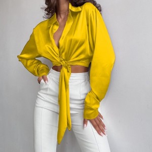 Top de la solapa de textura de satén de satén casual