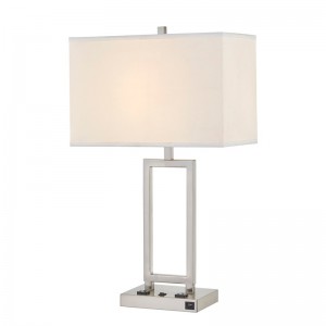 Lámpara de escritorio de Gatsby con acabado deníquel cepillado, dos puntos de venta, un interruptor de balancín en/off y un puerto USB