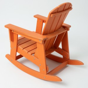 silla al aire libre con amarillo