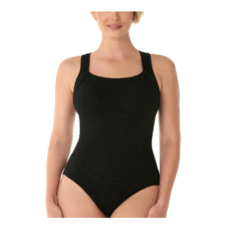 Negro de belleza de traje de baño de una pieza