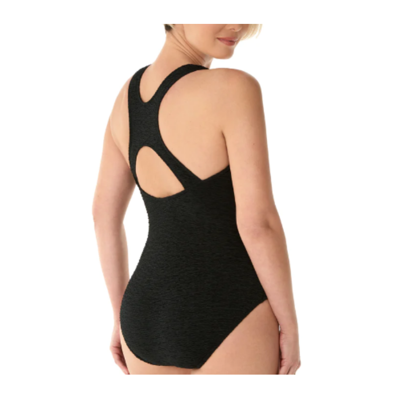 Negro de belleza de traje de baño de una pieza