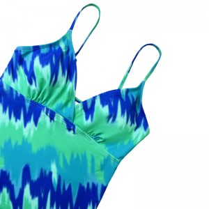 Traje de baño de dos piezas con cordero verde