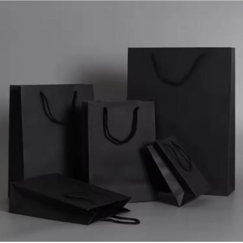 Bolsas de papelnegras de lujo Impreso Ropa de logotipo personalizada Ropa de compras Joyas de papel de papel de papel