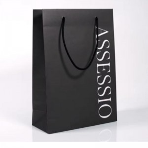 Logotipo de marca personalizado Luxury Black Paper Apparel Packaging Gift Shopping Bagpbag