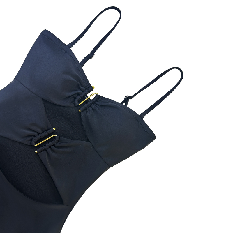 Color sólido vacío de trajes de baño de una pieza de correa S de los buckle