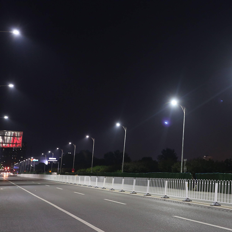 Luz de la calle solar controlada con luz inteligente