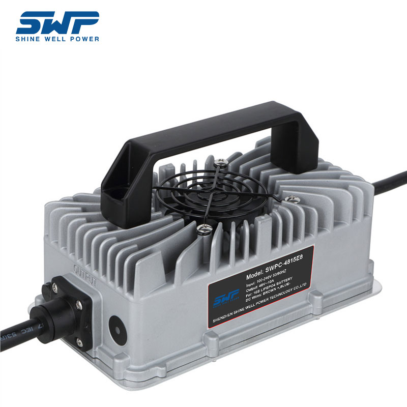 Cargador inteligente con certificación FCC y rango de voltaje de entrada de batería de carrito de golf de 100-240V batería de litio