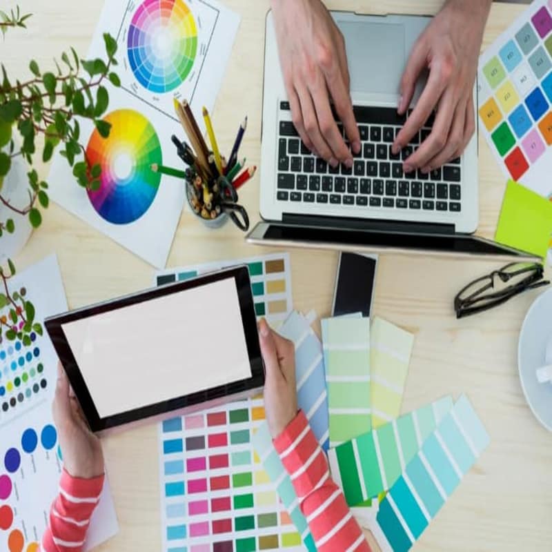 Colores de CMYK y Pantone en la industria del envasado de papel
